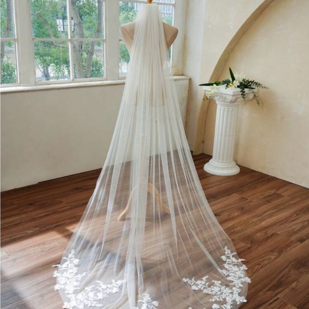 Ivory Lace-Trim Cathedral Wedding Veil - Long Sheer Bridal Veil